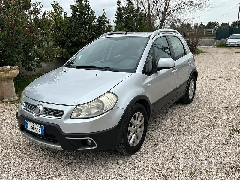 Usata Fiat Sedici 120 CV (88 kW) 2011 Grigio SUV