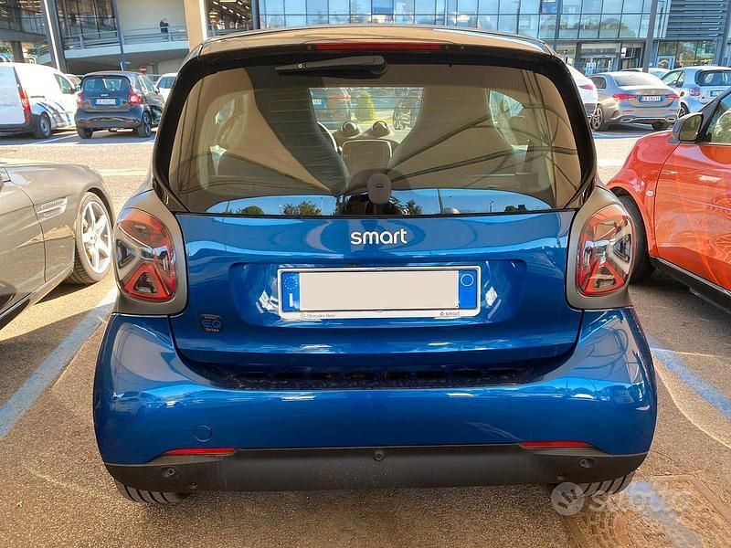 Usata Smart ForTwo Electric Drive Prime 41 kW (56 CV) 2021 Blu Utilitaria