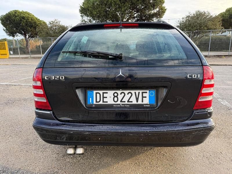 Usata Mercedes C220 Avantgarde 160 CV (117 kW) 2007 Blu Station wagon