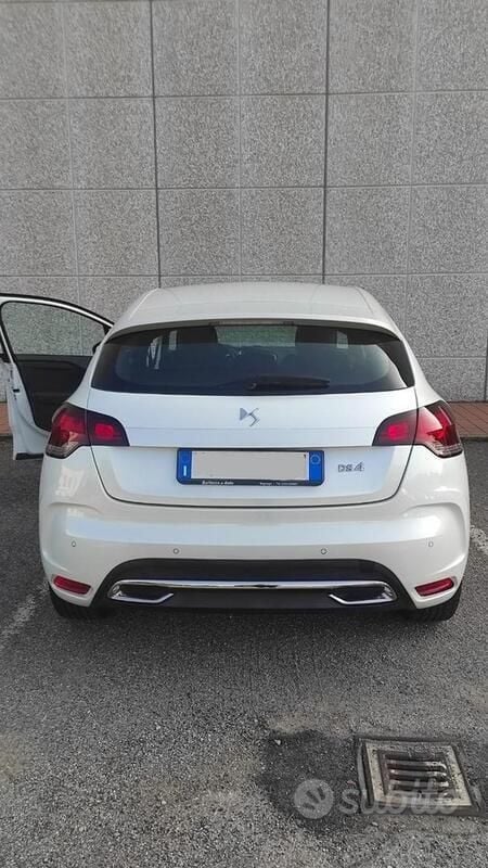 Usata DS Automobiles DS4 So Chic 120 CV (88 kW) 2017 Bianco Utilitaria