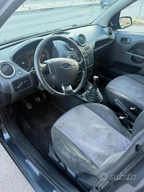 Usata Ford Fiesta 2007 Grigio Utilitaria