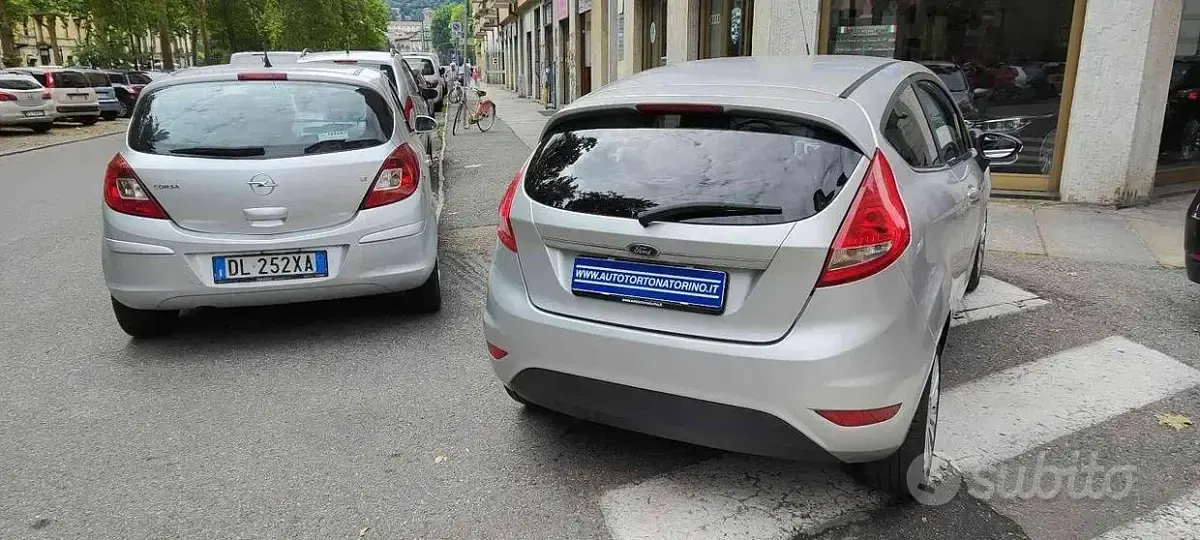 Usata Ford Fiesta 60 CV (44 kW) 2010 Grigio metallizzato Utilitaria