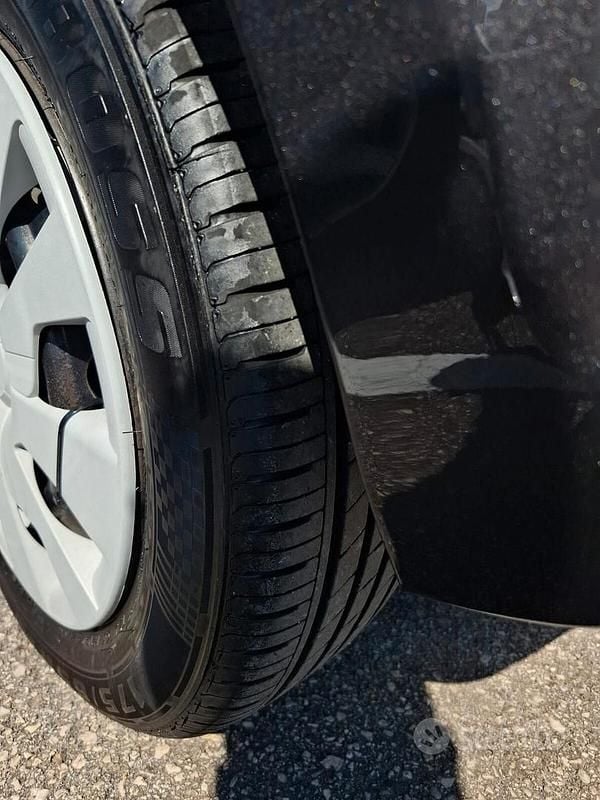 Usata Toyota Yaris Lounge 90 CV (66 kW) 2013 Grigio Utilitaria