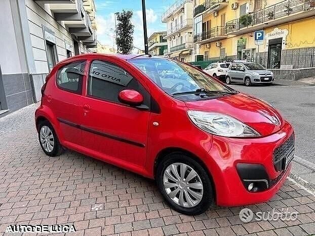 Usata Peugeot 107 Active 68 CV (50 kW) 2015 Nero Utilitaria