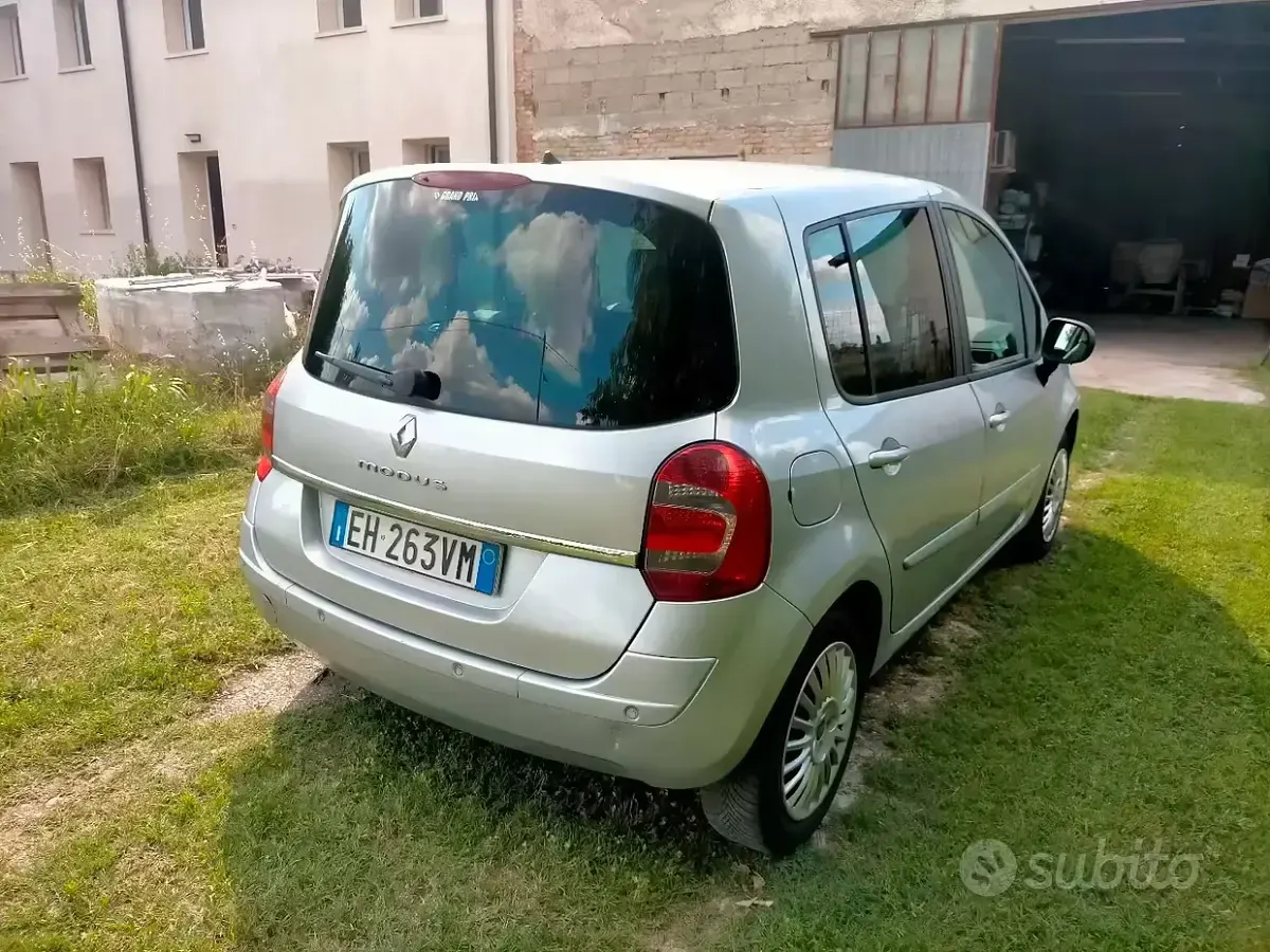 Usata Renault Modus Night&Day 75 CV (55 kW) 2011 Grigio Monovolume