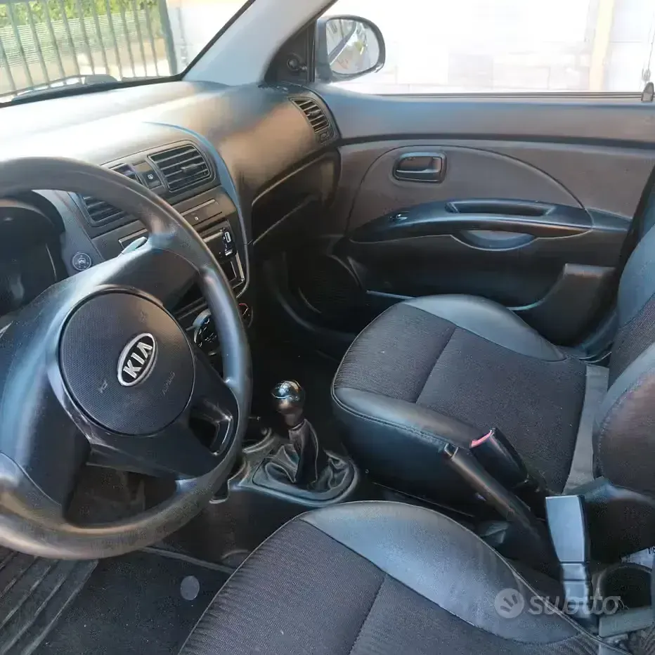 Usata Kia Picanto 62 CV (45 kW) 2011 Grigio Utilitaria