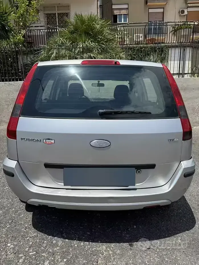 Usata Ford Fusion 68 CV (50 kW) 2004 Utilitaria