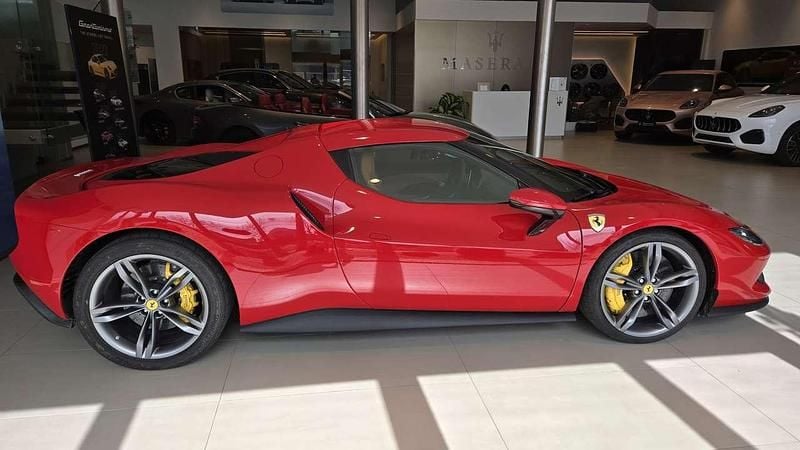 Usata Ferrari 296 663 CV (487 kW) 2024 Rosso corsa Coupé