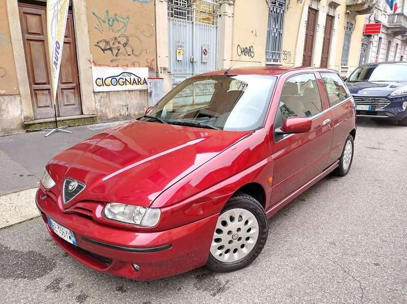 Usato 1999 Alfa Romeo 145 1.6 Benzin 120 CV (2.900 €)