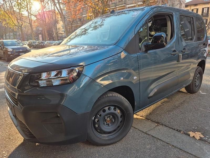 Nuova Fiat Doblò 130 CV (95 kW) 2025 Blu Monovolume