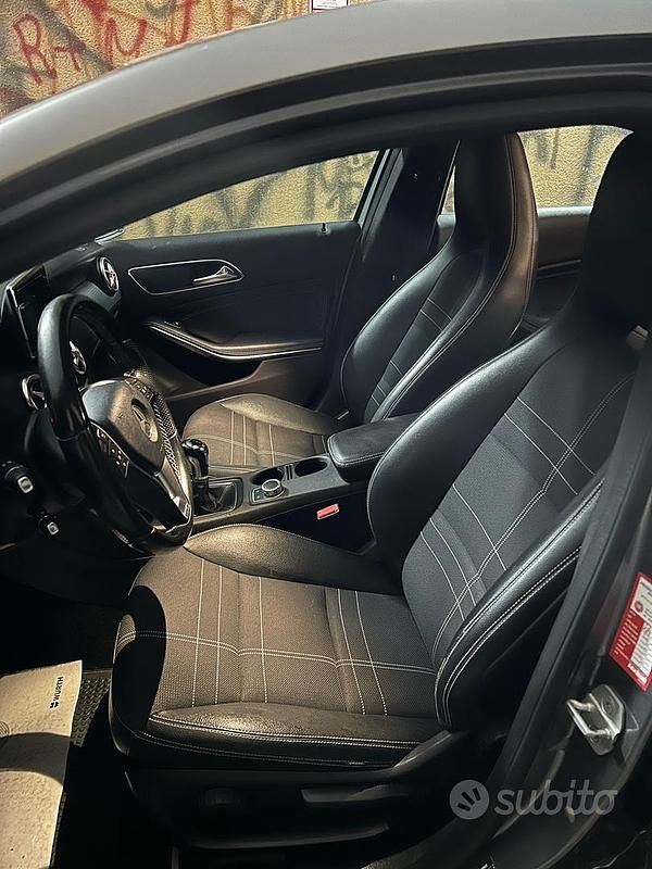 Usata Mercedes 180 Premium 110 CV (80 kW) 2013 Grigio Berlina