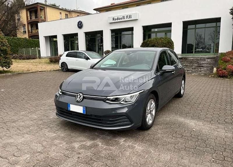Usata VW Golf VIII Life 116 CV (85 kW) 2021 Grigio Utilitaria