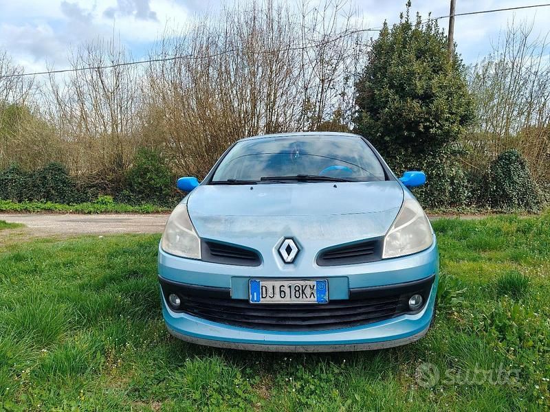 Usata Renault Clio II 75 CV (55 kW) 2007 Berlina