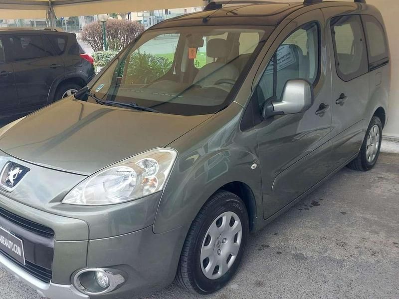 Usata Peugeot TePee Premium 111 CV (81 kW) 2012 Grigio Station wagon