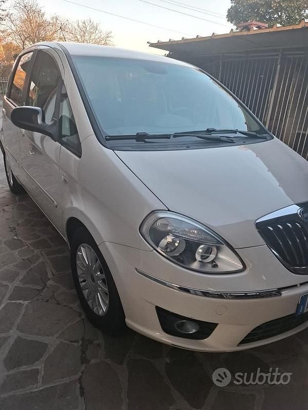 Bianco Usata 2012 Lancia Musa Monovolume | 4300 € - Immagine 1/4