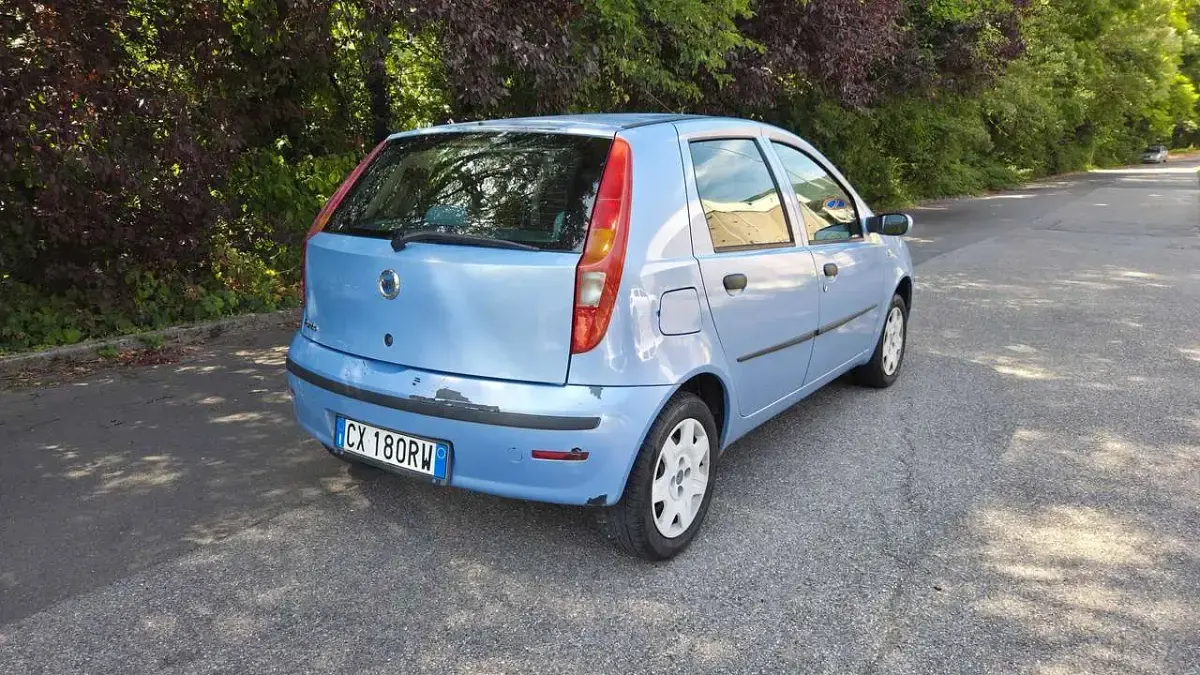 Usata Fiat Punto Active 60 CV (44 kW) 2005 Blu/azzurro Utilitaria