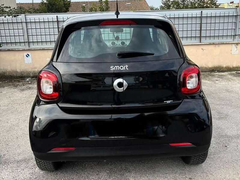 Usata Smart ForFour 71 CV (52 kW) 2015 Nero Utilitaria