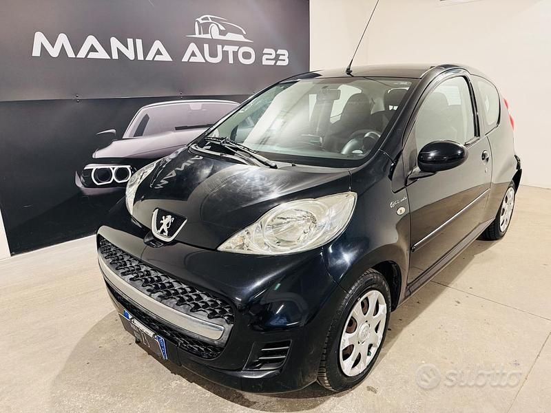 Usata Peugeot 107 Active 68 CV (50 kW) 2013 Nero Utilitaria