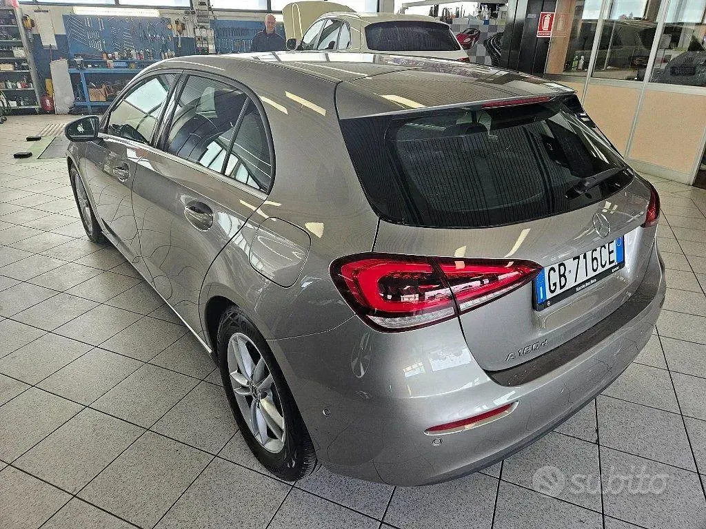 Usata Mercedes A180 Premium 116 CV (85 kW) 2020 Antracite metallizzato Berlina