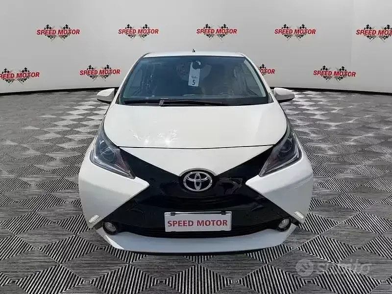 Usata Toyota Aygo X-play 70 CV (51 kW) 2018 Bianco Utilitaria