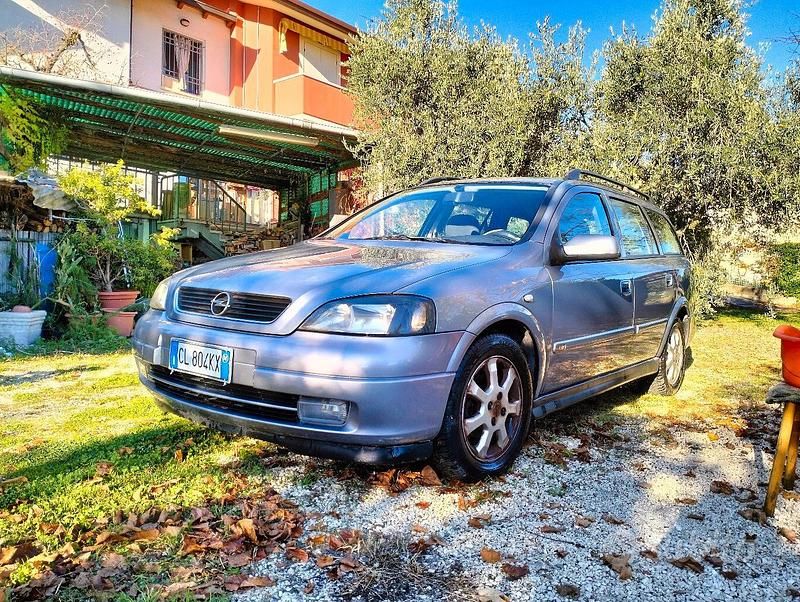 Grigio Usata 2004 Opel Astra Tre volumi | 1400 € (Buon prezzo) - Immagine 1/4
