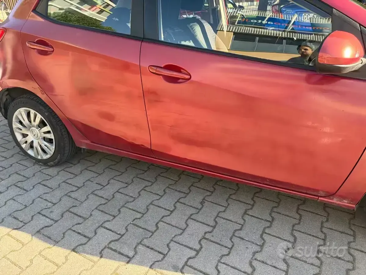 Usata Mazda 2 75 CV (55 kW) 2008 Rosso Utilitaria