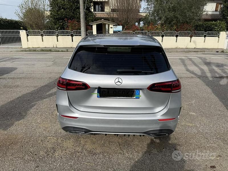 Usata Mercedes B180 AMG 116 CV (85 kW) 2020 Grigio Monovolume