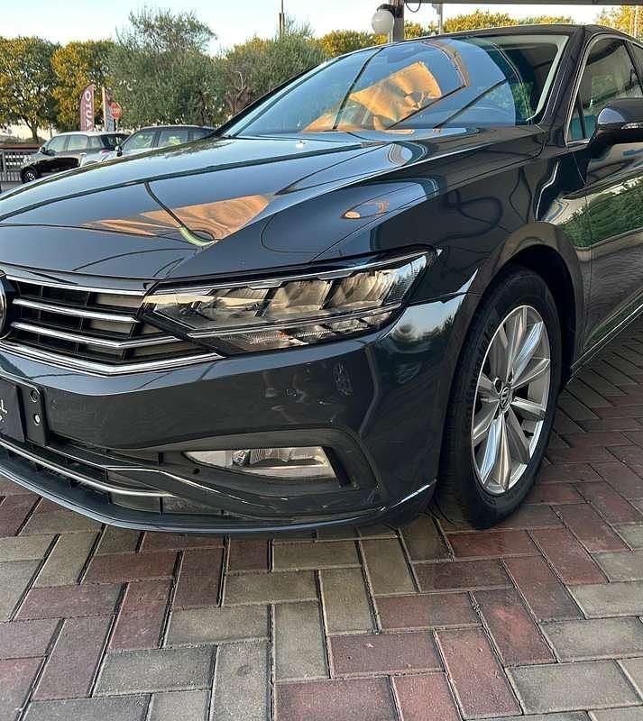 Grigio Usata 2020 VW Passat Tre volumi | 18.900 € (Buon prezzo) - Immagine 1/4