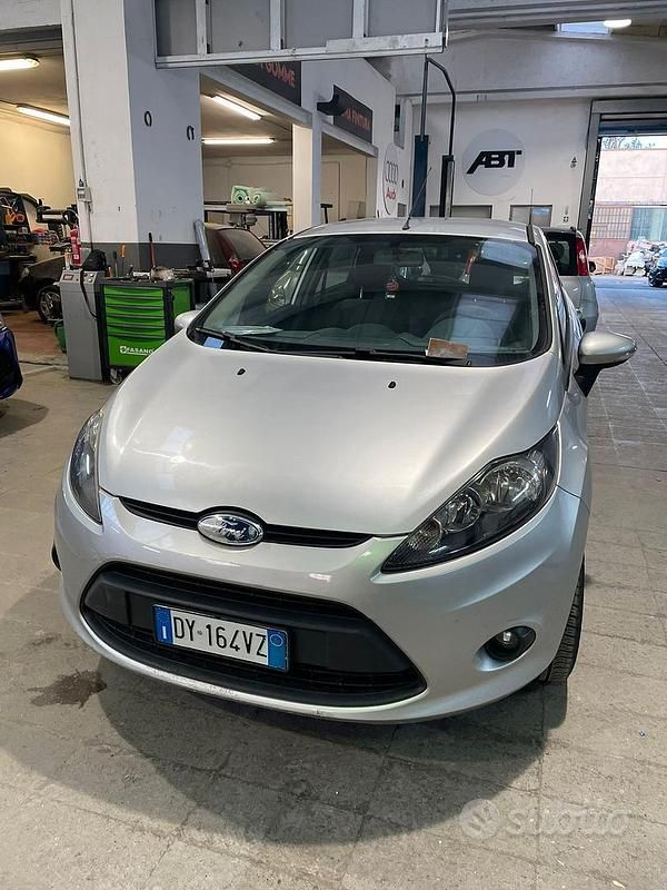 Usata Ford Fiesta 97 CV (71 kW) 2009 Grigio Utilitaria