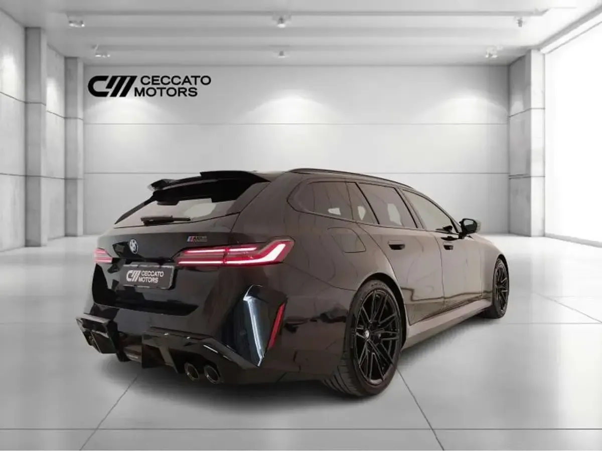 Usata BMW M5 727 CV (534 kW) 2026 Black sapphire metallizzato Station wagon