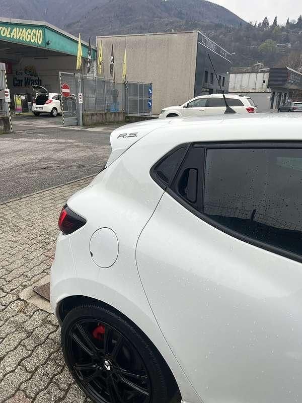 Second-hand Renault Clio IV Trophy 220 CP (161 kW) 2018 Berlinǎ
