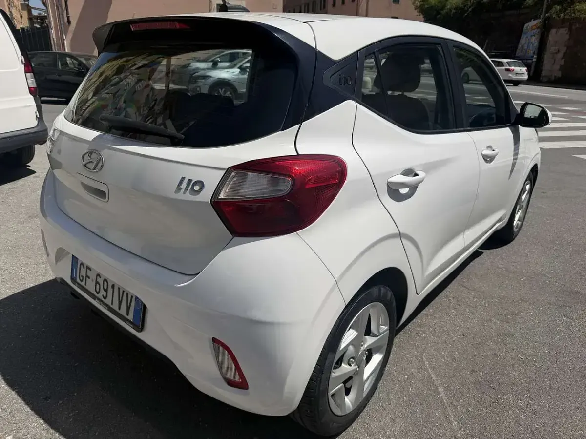 Usata Hyundai i10 67 CV (49 kW) 2021 Bianco Utilitaria