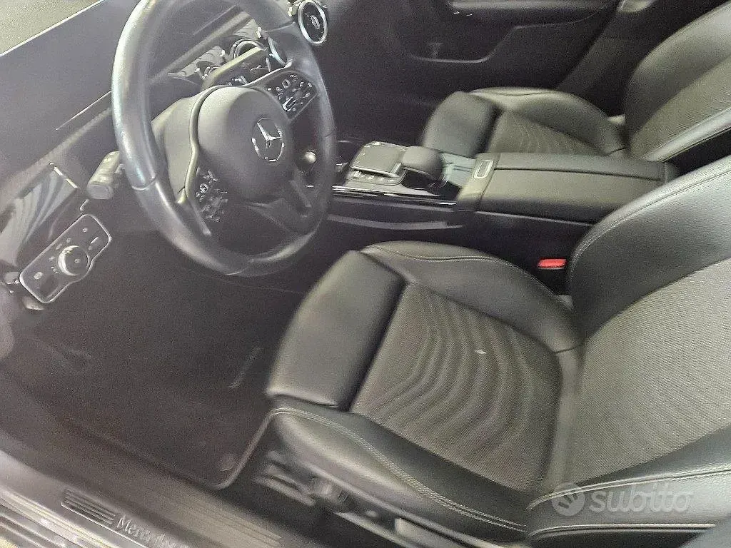 Usata Mercedes A180 Premium 116 CV (85 kW) 2020 Antracite metallizzato Berlina