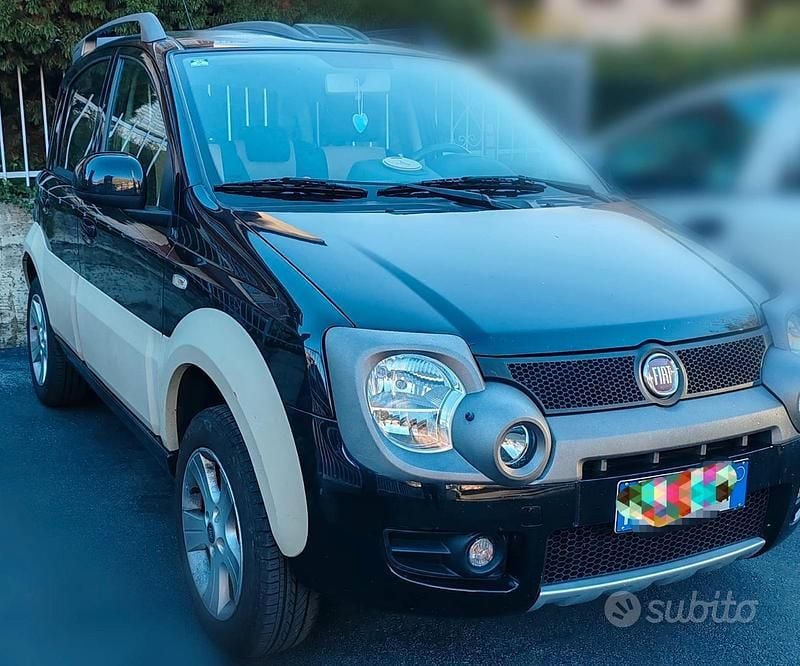 Usata Fiat Panda 4x4 Cross 75 CV (55 kW) 2011 Nero Utilitaria