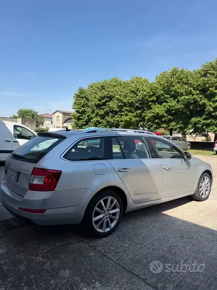 Usata Skoda Octavia Elegance 110 CV (80 kW) 2015 Grigio Station wagon