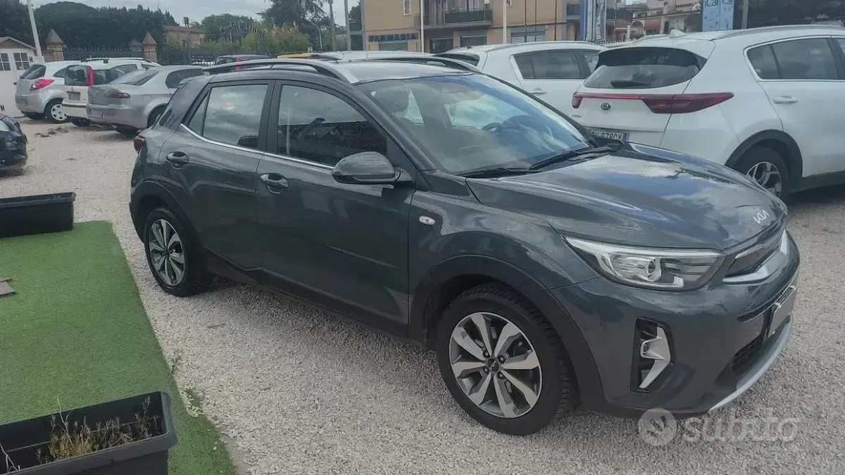 Begagnad Kia Stonic Style 82 HK (60 kW) 2022 Grå SUV