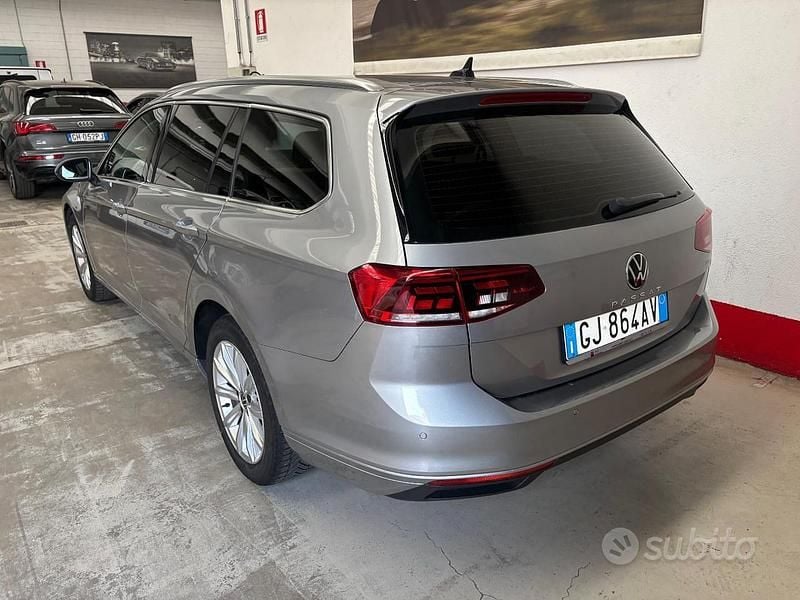 Usata VW Passat Business 150 CV (110 kW) 2022 Grigio Station wagon