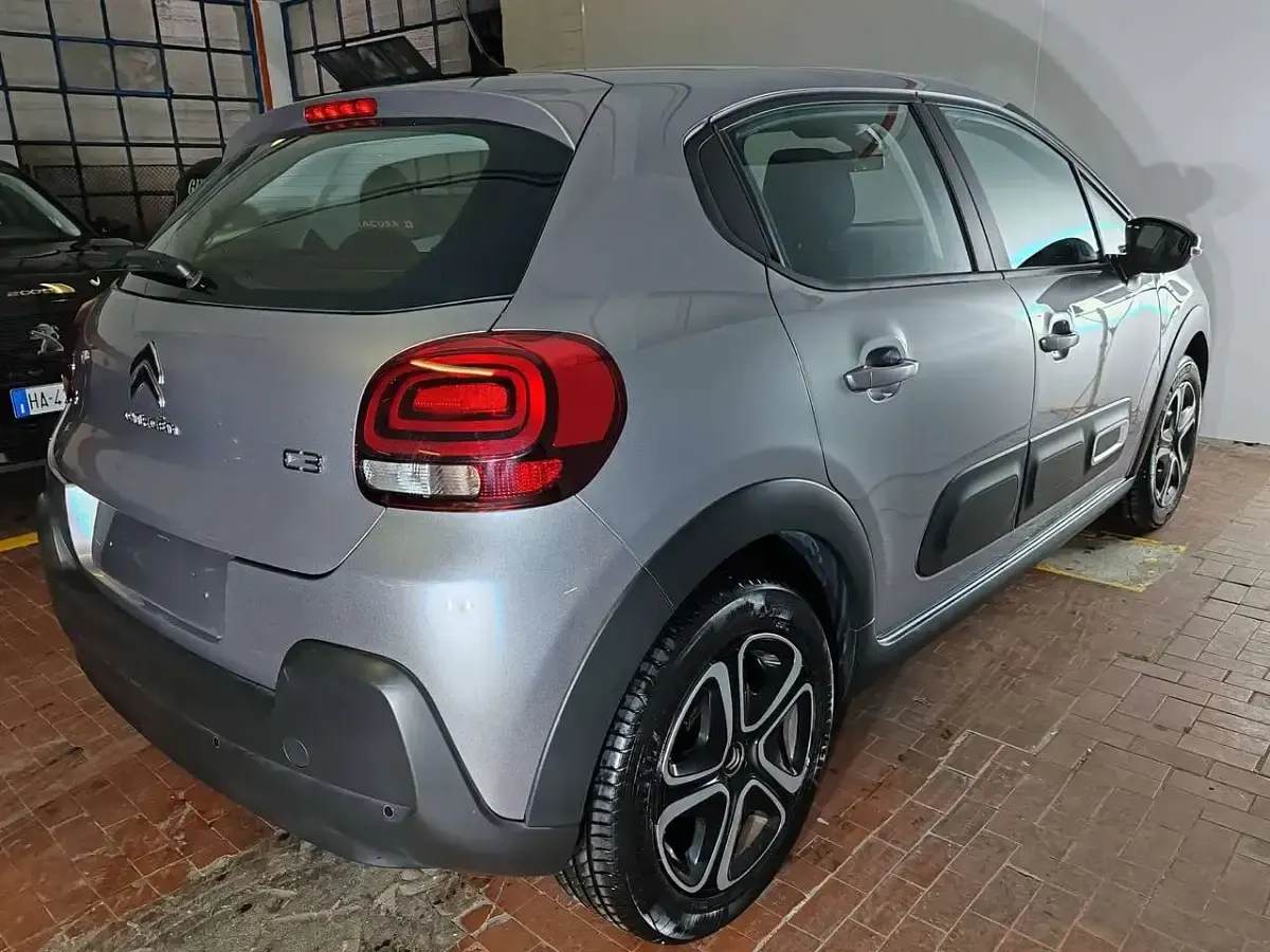 Gebraucht Citroën C3 110 PS (80 kW) 2024 Grau Limousine
