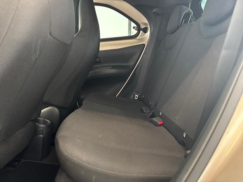 Usata Toyota Aygo Trend 72 CV (52 kW) 2025 Grigio Utilitaria