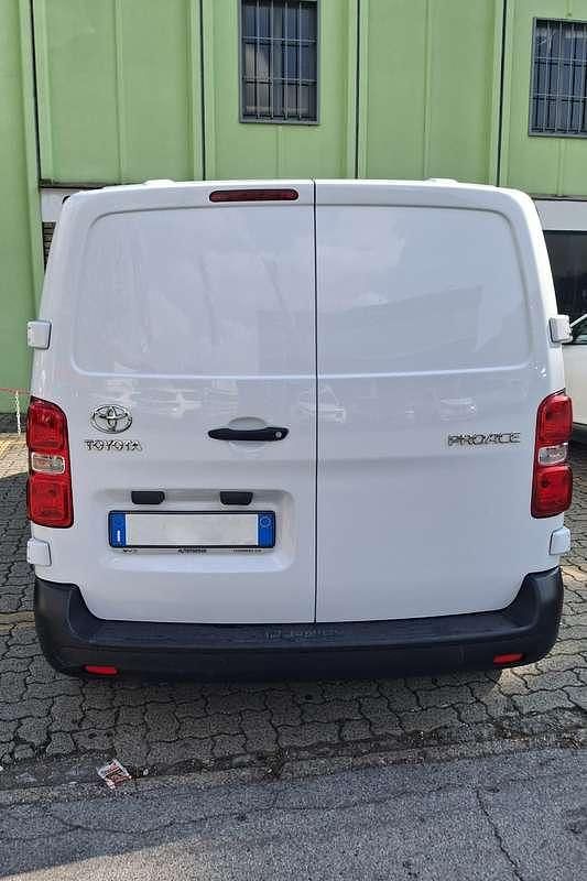 Begagnad Toyota Proace Comfort 120 HK (88 kW) 2024 Vit Minibuss