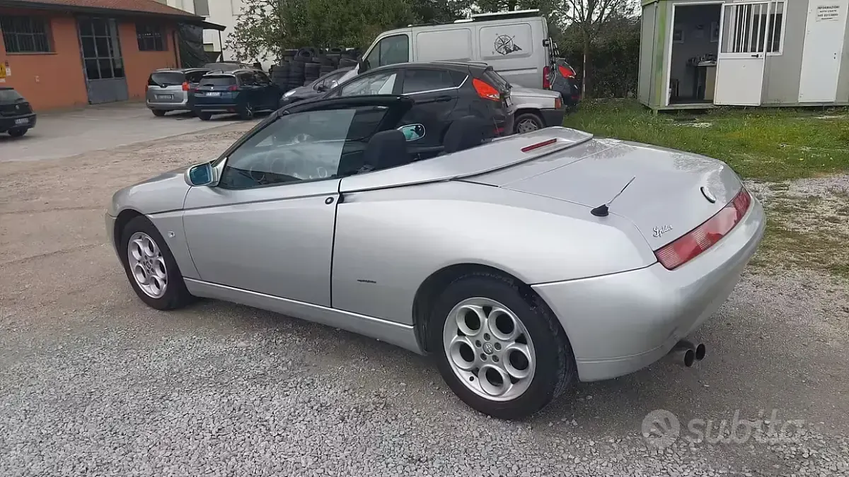 Usata Alfa Romeo Spider 144 CV (105 kW) 1999 Grigio Cabrio