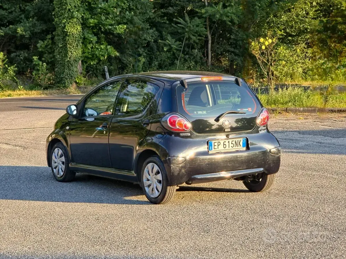 Usata Toyota Aygo Connect Style 68 CV (50 kW) 2012 Nero Utilitaria