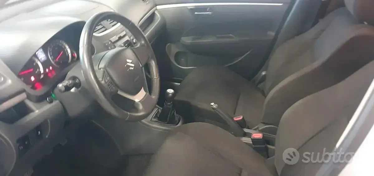 Usata Suzuki Swift Cool 75 CV (55 kW) 2013 Grigio Utilitaria