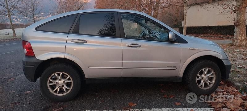 Usata SsangYong Actyon 141 CV (103 kW) 2008 Grigio Berlina