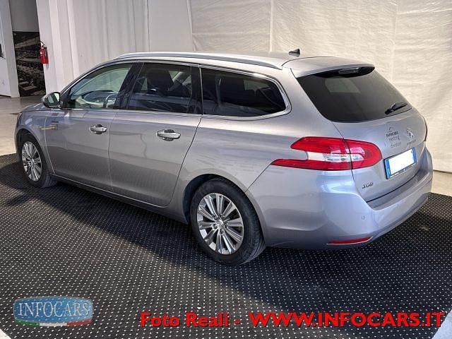 Usata Peugeot 308 SW Allure 131 CV (96 kW) 2021 Grigio metallizzato Station wagon