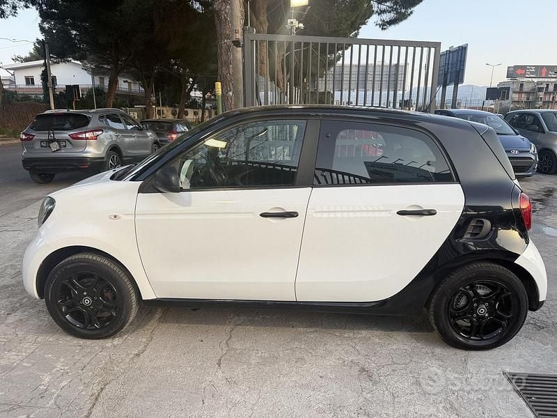 Usata Smart ForFour Passion 70 CV (51 kW) 2016 Bianco Utilitaria