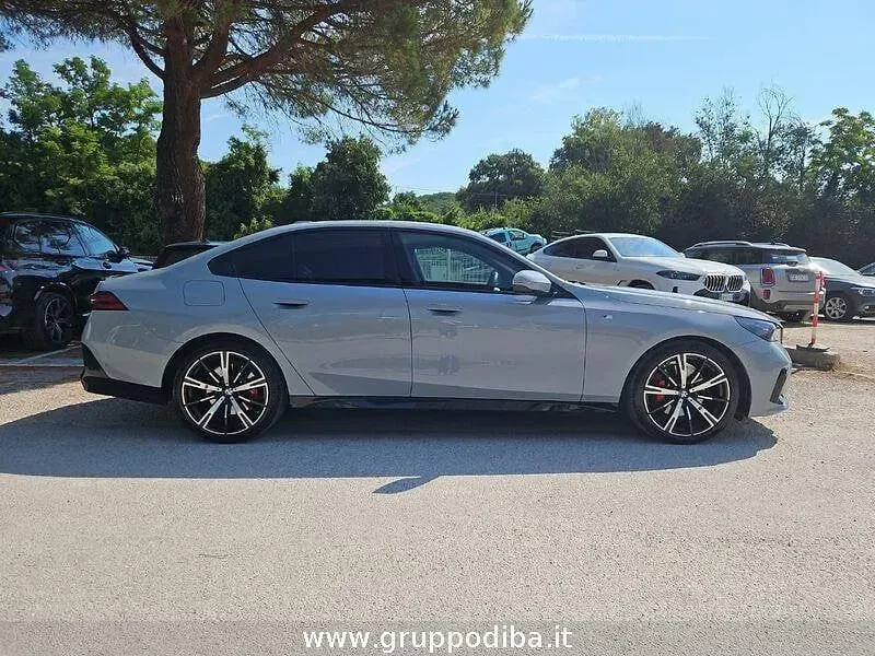 Usata BMW 520 M Sport 197 CV (144 kW) 2024 Grigio Berlina
