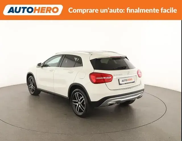 Usata Mercedes GLA200 136 CV (100 kW) 2016 Bianco SUV