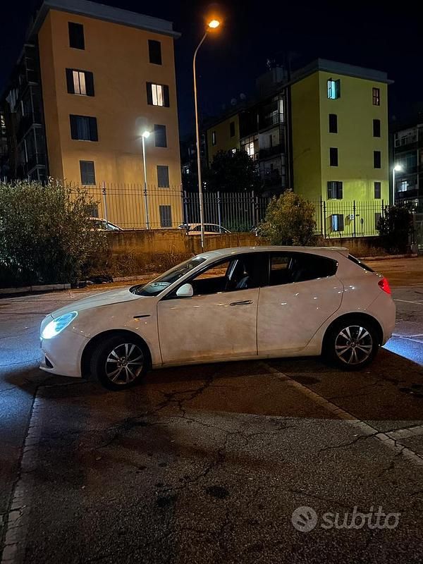 Usata Alfa Romeo Giulietta Distinctive 2010 Bianco Utilitaria