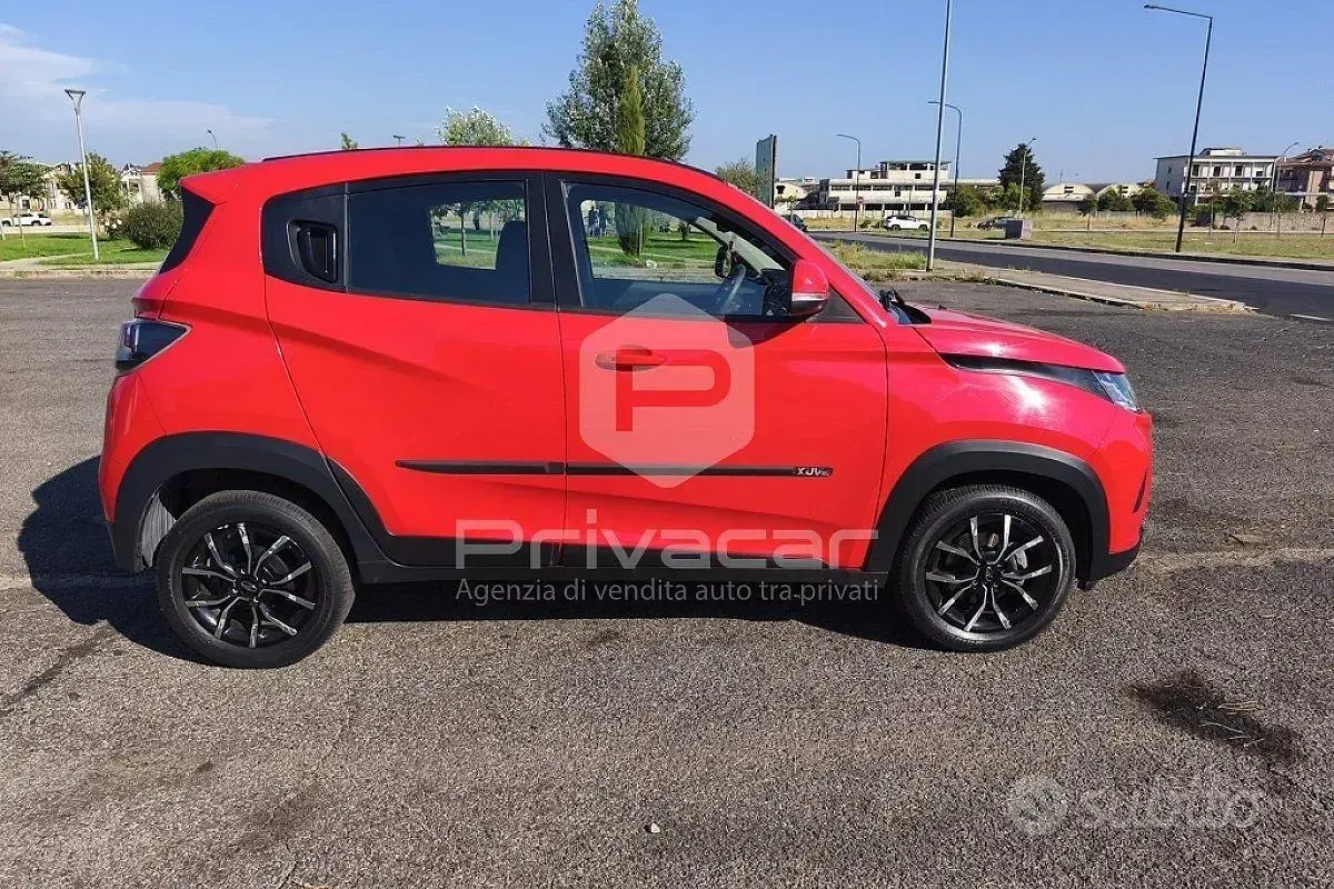 Usata Mahindra KUV100 87 CV (63 kW) 2022 Rosso SUV